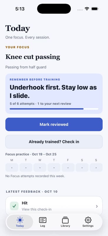 GrappleLoop running on iOS: a prominent Knee cut passing cue, five of six attempts, Mark reviewed and Check in actions, weekly practice stamps, and the latest Hit feedback.